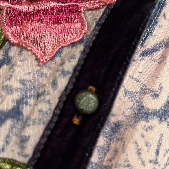 Floral Button down shirt - Picture 5 of 9